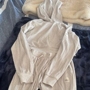 Alo Two Piece Set- Cream Size Small